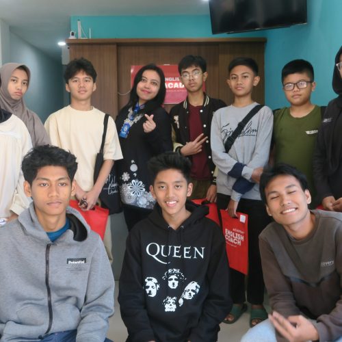 English Holiday Program 2025 di English Coach Academy!