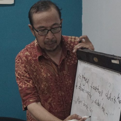 Latihan Menyusun Kalimat Sederhana dalam Bahasa Inggris